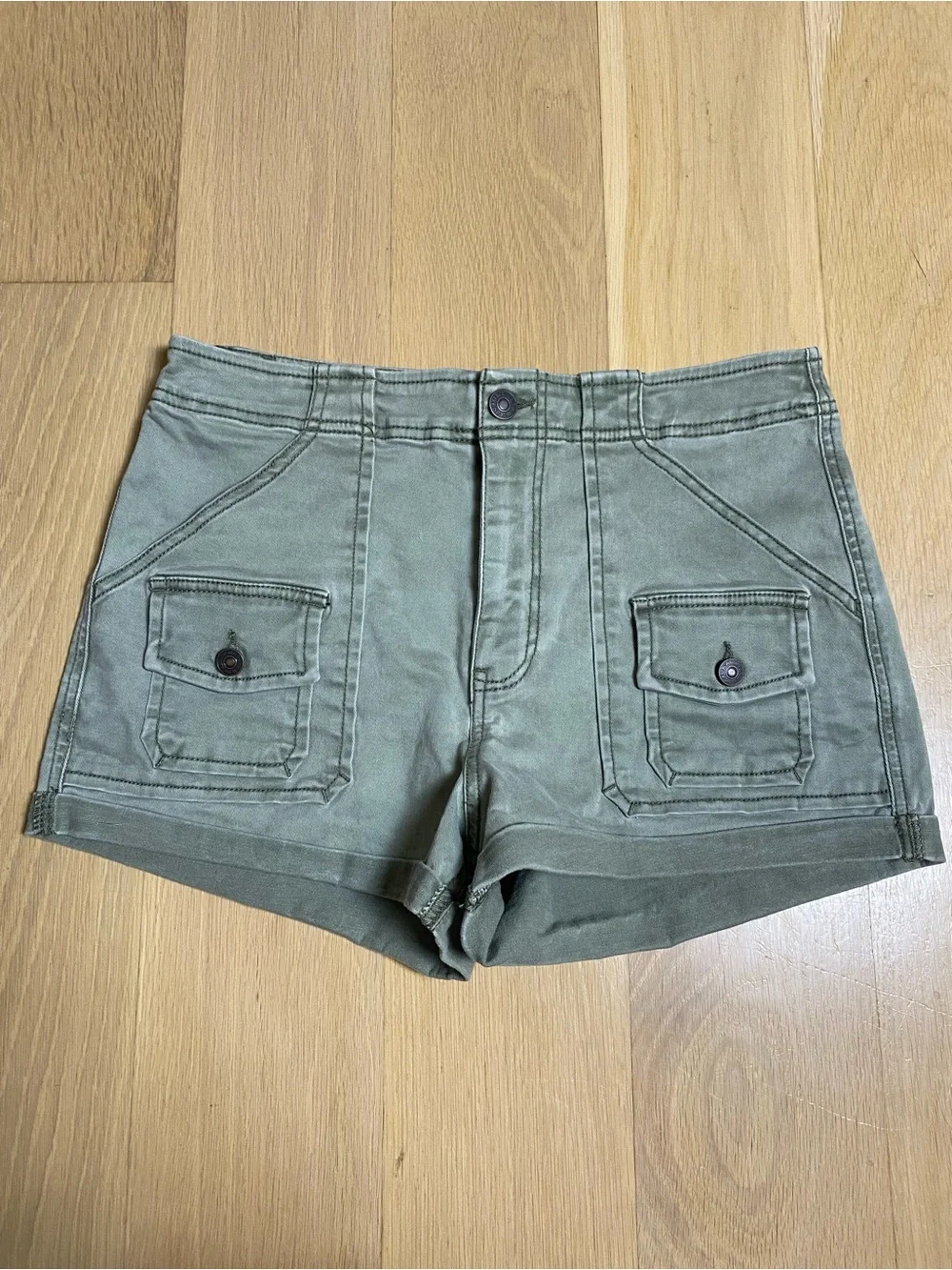 Abercrombie & Fitch Olive Green Cargo Utility Shorts Size 8 W29 Cuffed Casual